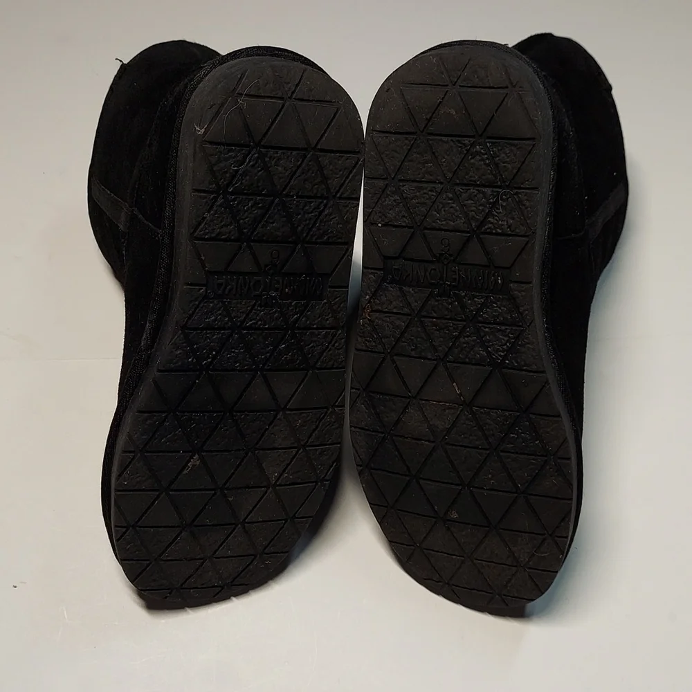 MINNETONKA  Black Leather Sheepskin Lambswool Lined Ankle Boots Size 6 - Picture 5 of 7